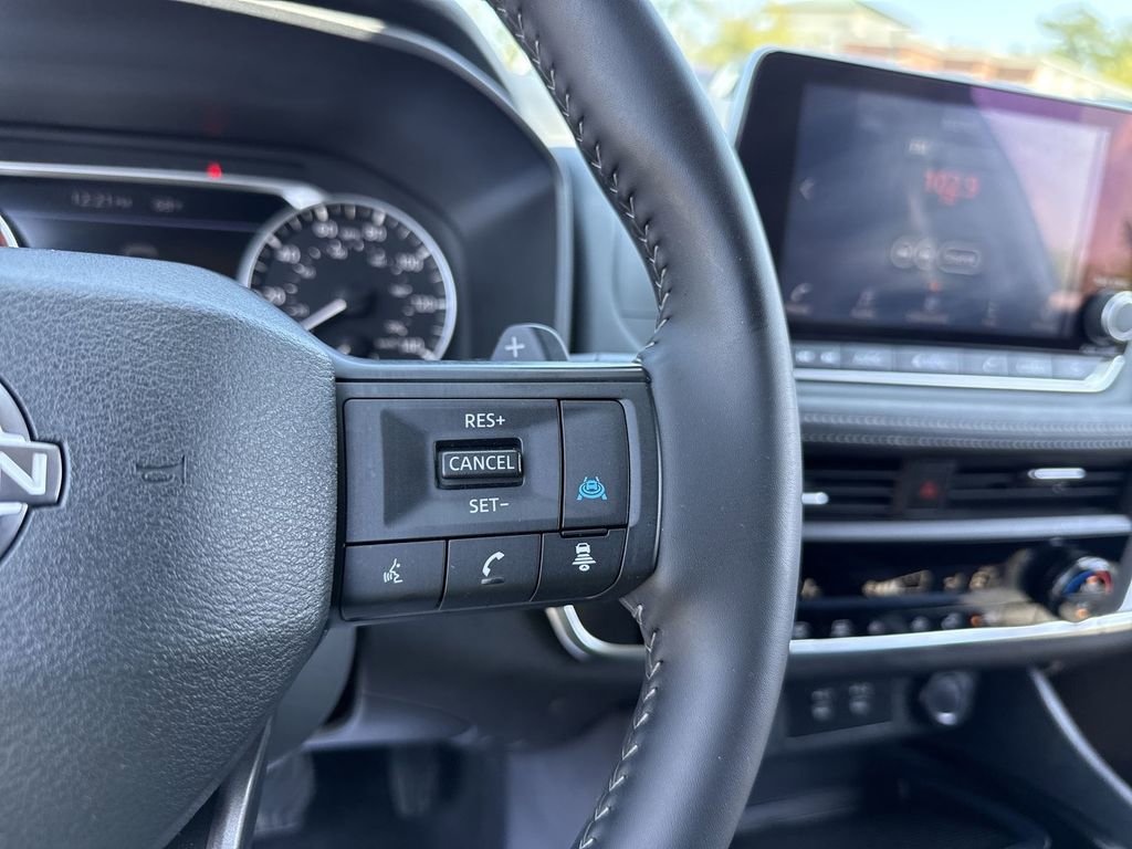 Used 2025 Nissan Rogue SV image 15