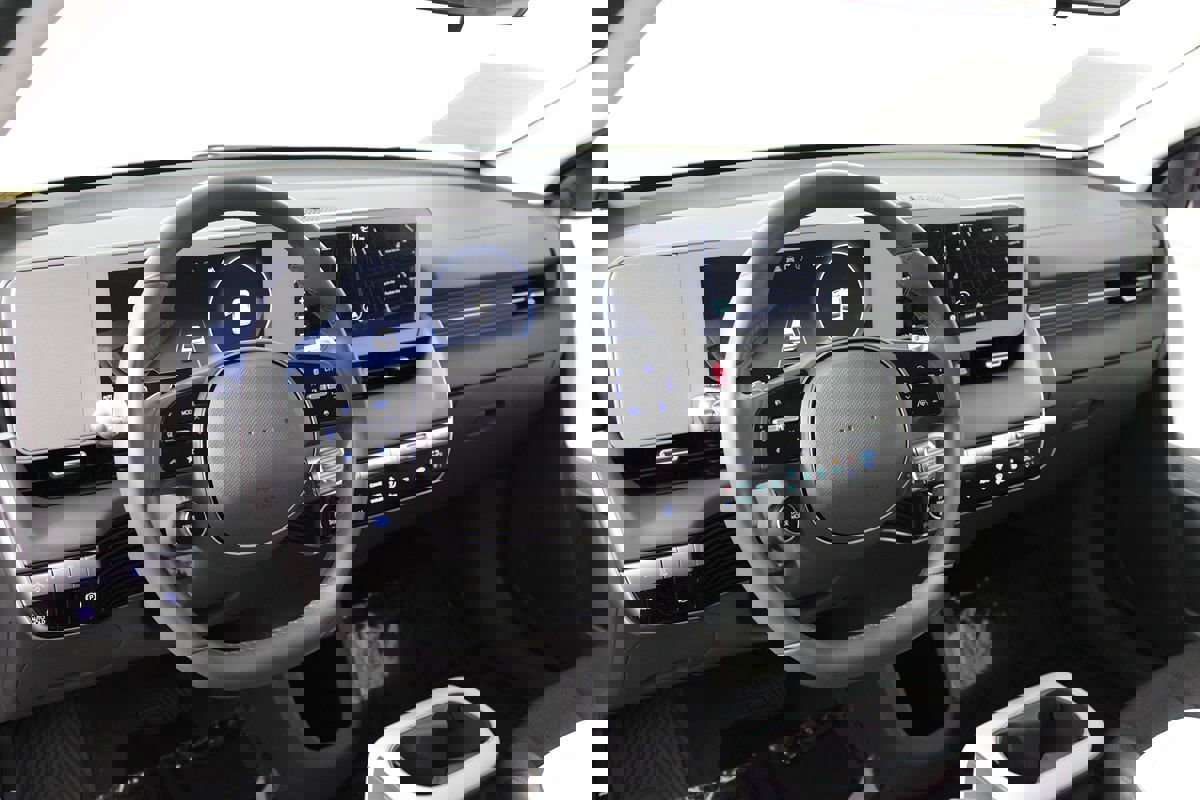 Used 2024 Hyundai Ioniq 5 SE image 26