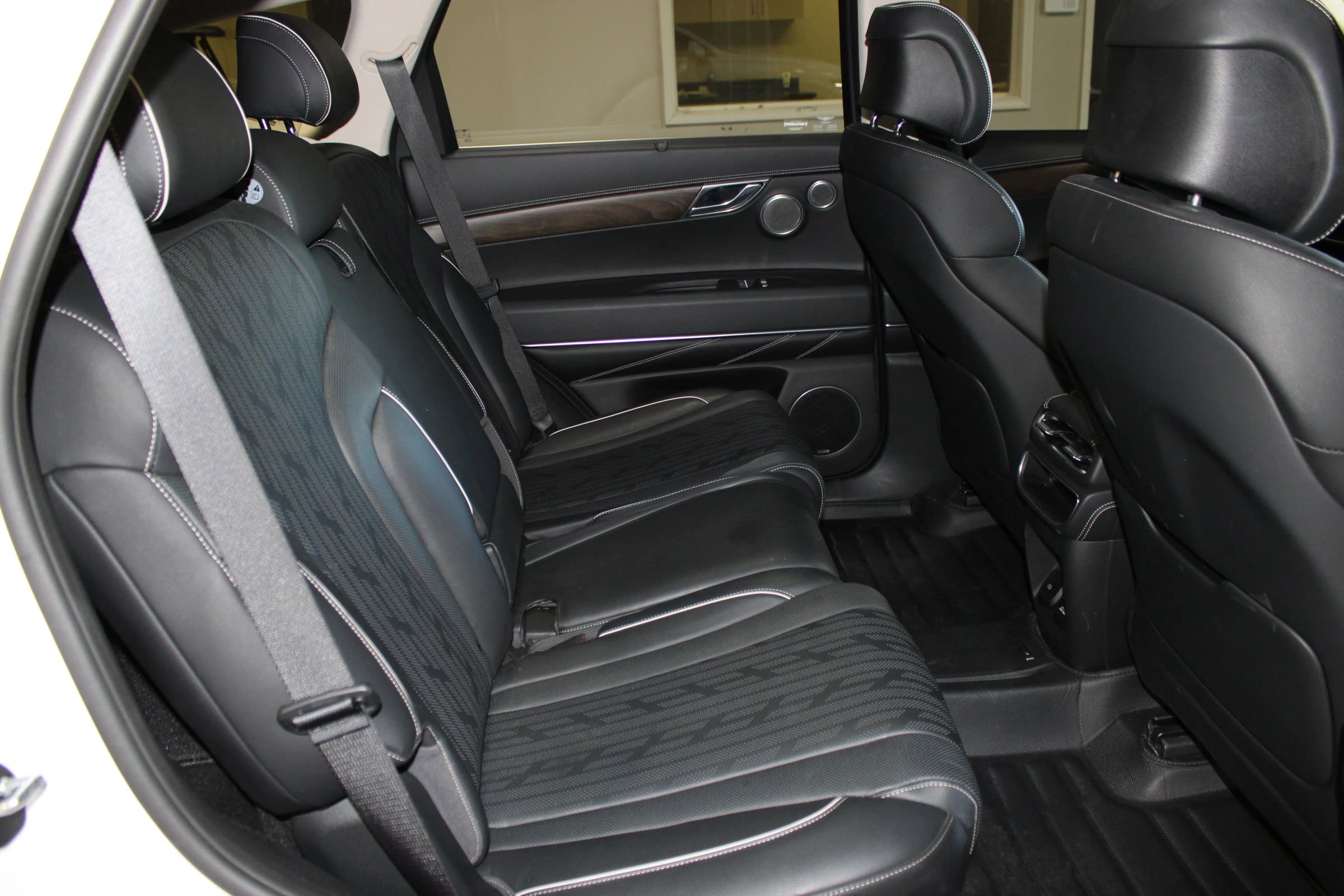 Used 2023 Genesis GV80 2.5T w/ Advanced Package AWD/4WD image 46