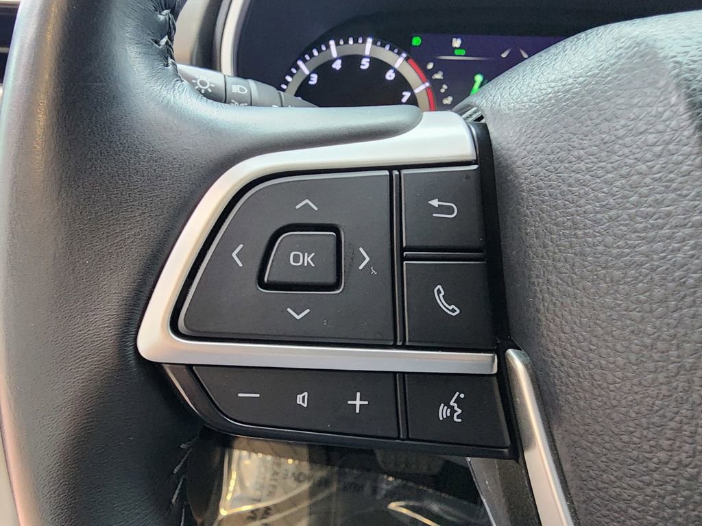 Used 2023 Toyota Highlander XLE FWD image 20