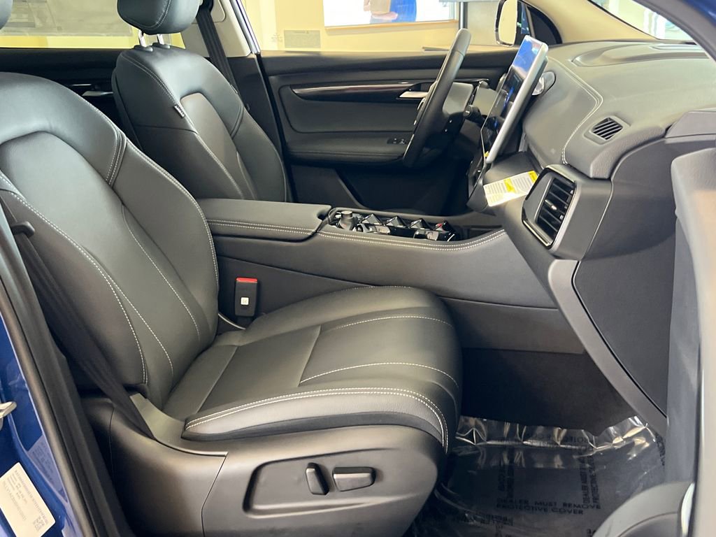 New 2025 VinFast VF 8 Eco image 9