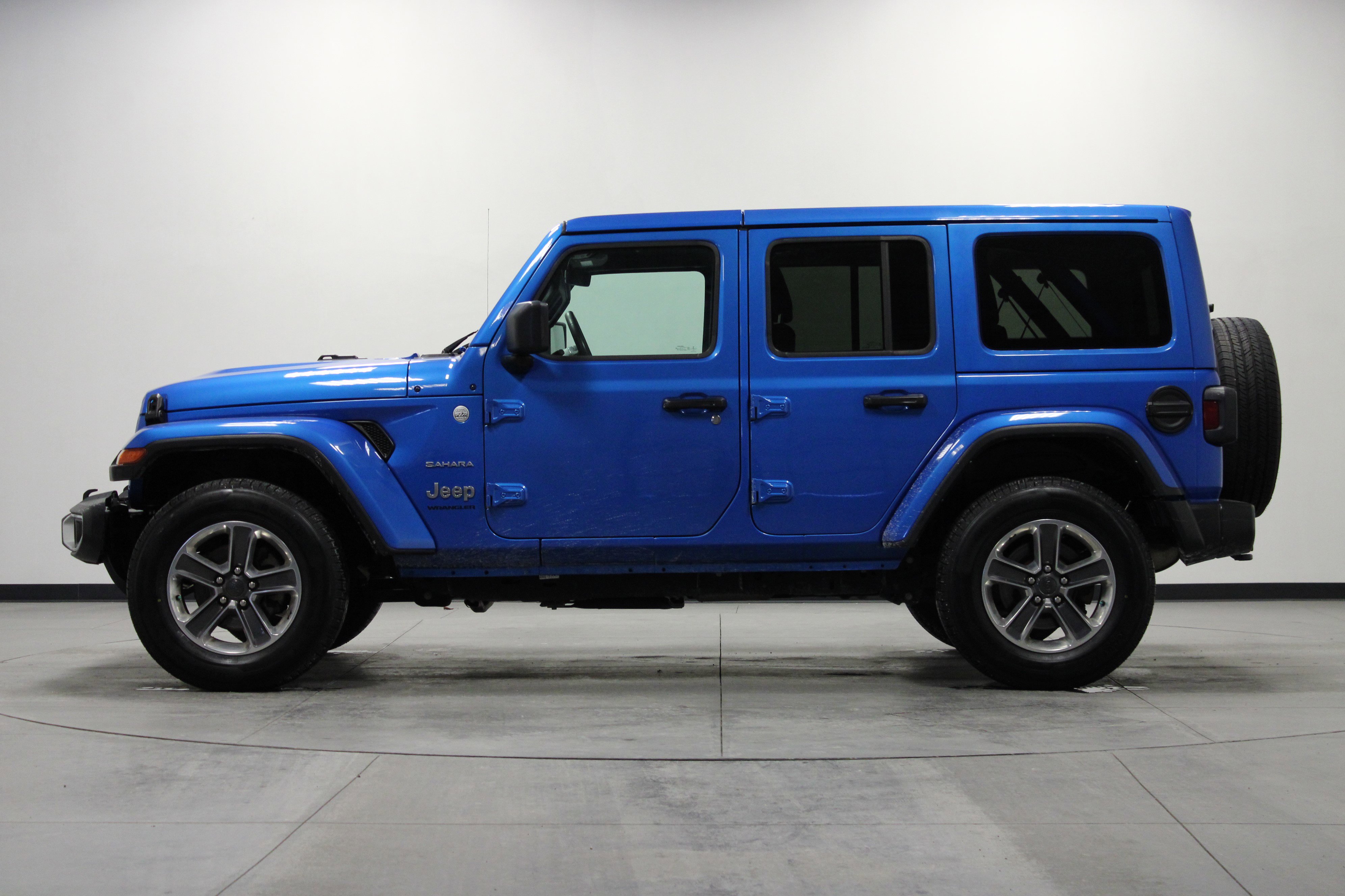 Used 2023 Jeep Wrangler Sahara AWD/4WD image 7
