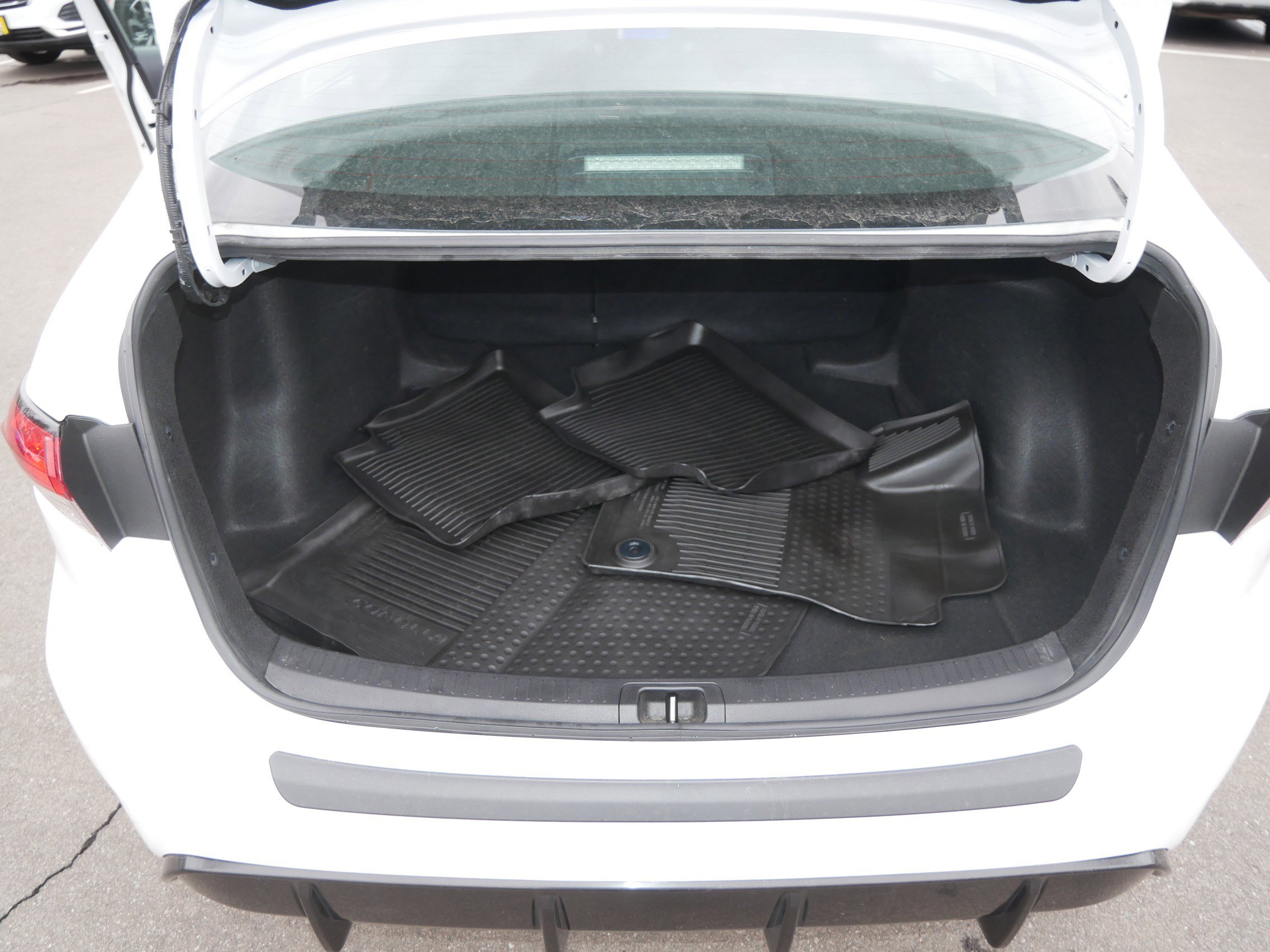 Used 2023 Toyota Corolla SE image 18