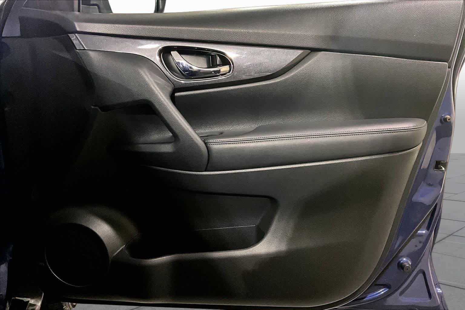 Used 2020 Nissan Rogue SV AWD/4WD image 21