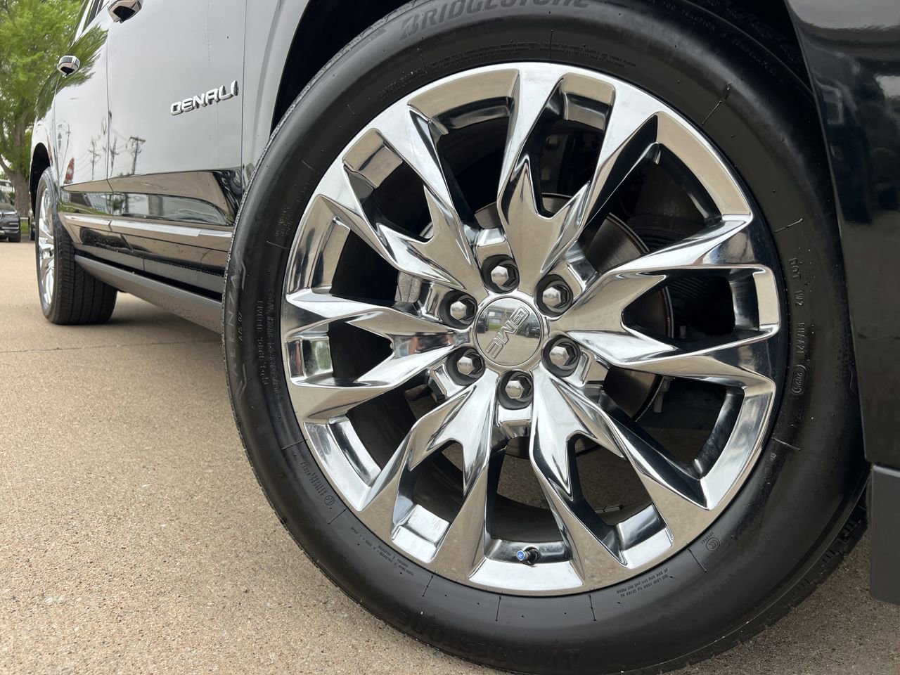 Used 2023 GMC Yukon XL Denali Ultimate w/ LPO, Floor Liner Package image 6