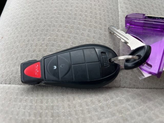 Used 2012 Dodge Grand Caravan SE image 29