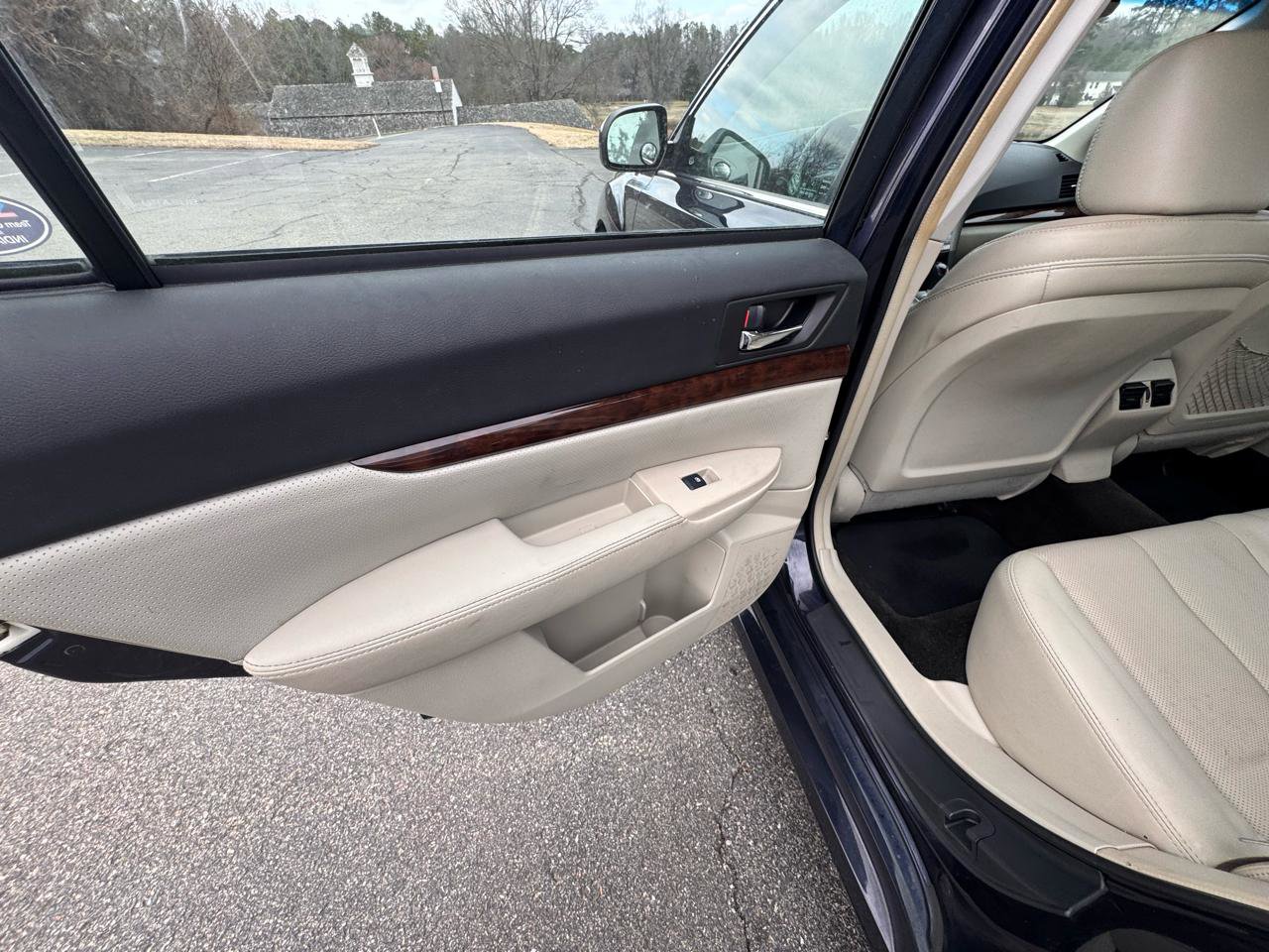 Used 2014 Subaru Legacy 2.5i Limited w/ Moonroof Package AWD/4WD image 18