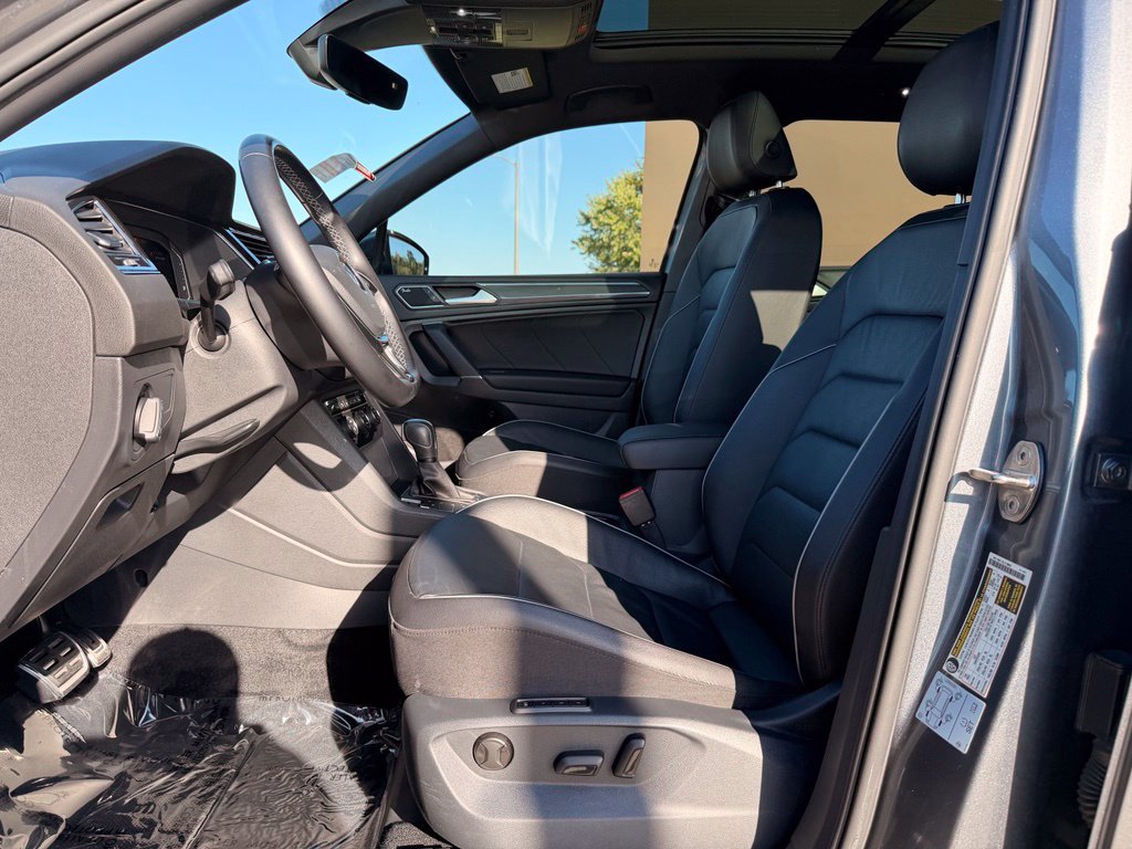 Used 2020 Volkswagen Tiguan SEL Premium R-Line w/ 3rd Row Seat Package AWD/4WD image 2