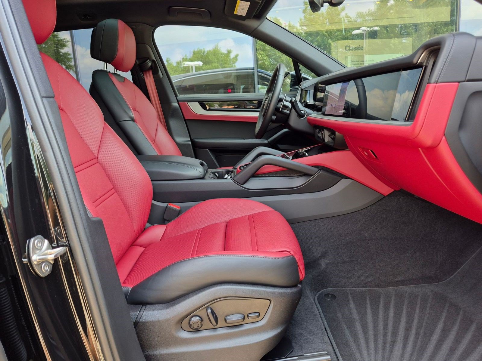 Certified 2026 Porsche Cayenne AWD/4WD image 22