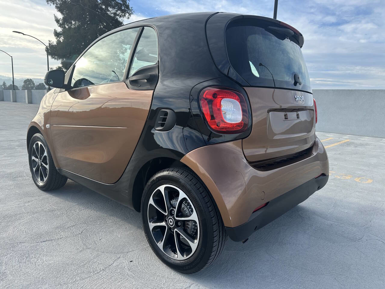 Used 2016 smart fortwo passion image 8