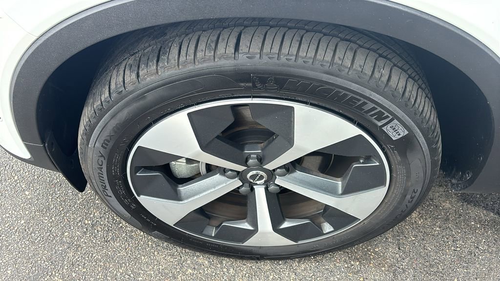 Certified 2026 Volvo XC40 B5 Plus AWD/4WD image 33