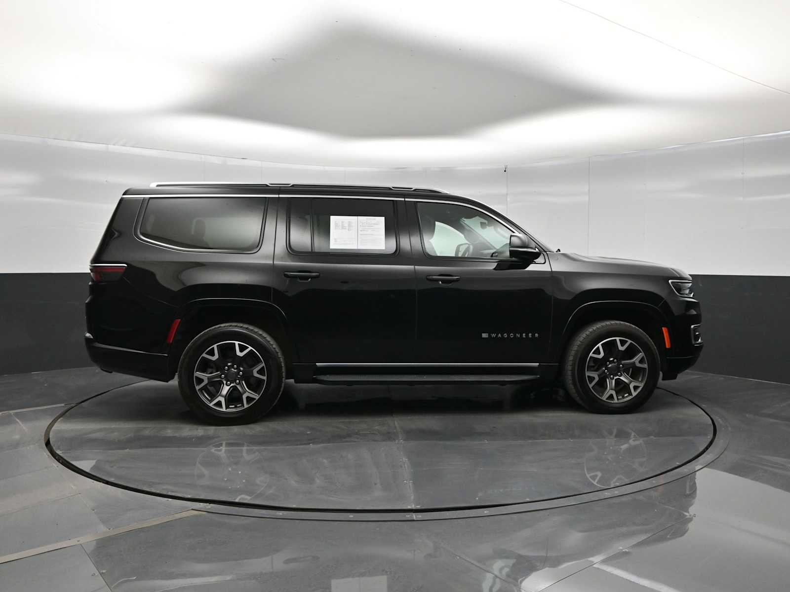Used 2024 Jeep Wagoneer Series III AWD/4WD image 9