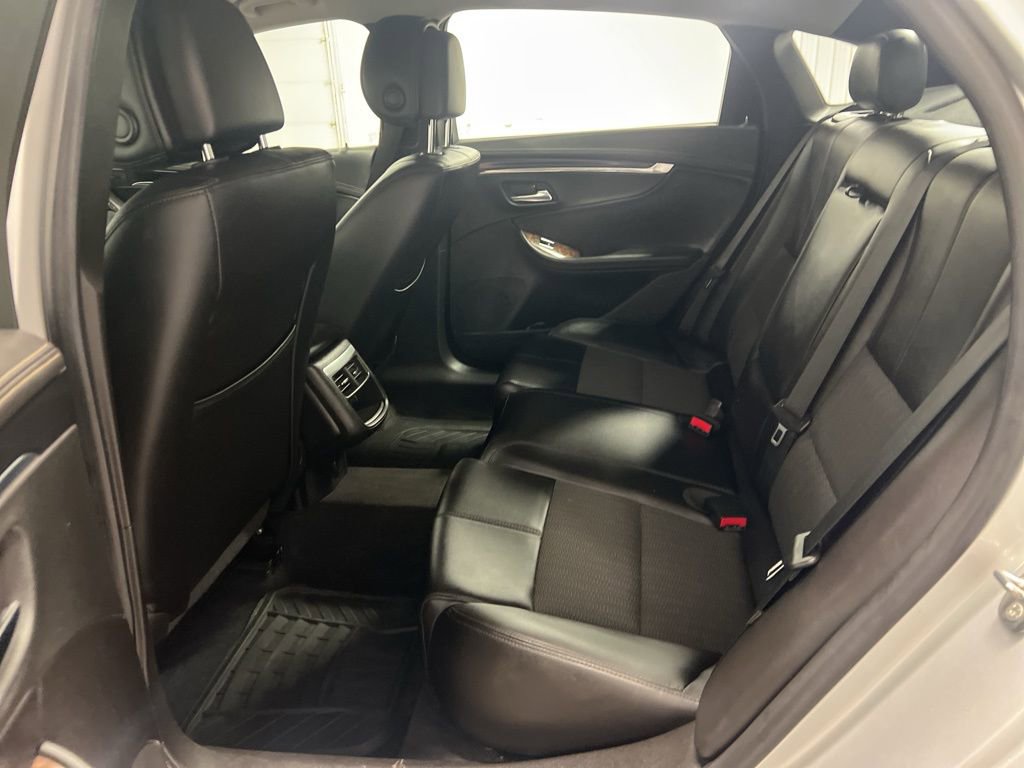 Used 2014 Chevrolet Impala LT w/ Convenience Package image 9