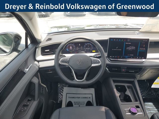 New 2025 Volkswagen Tiguan SE image 17