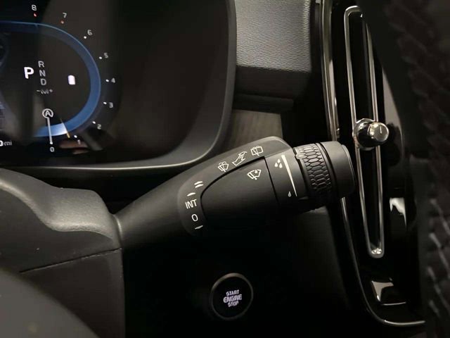 Used 2025 Volvo XC40 B5 Core image 76