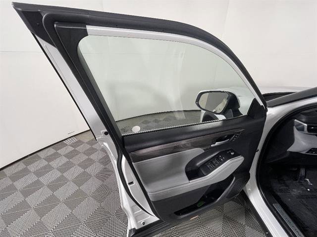 Used 2023 Toyota Highlander Limited image 20