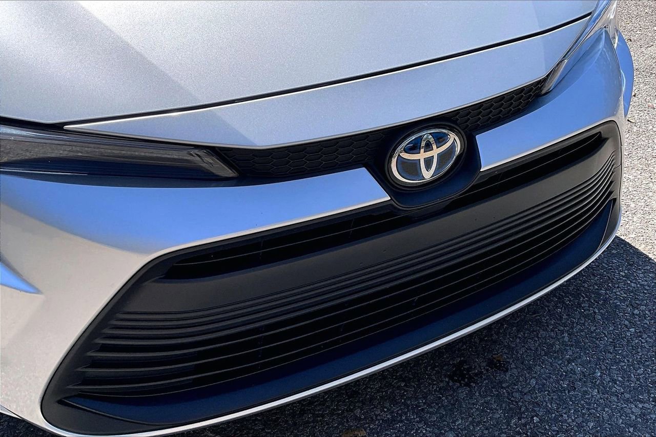 Used 2025 Toyota Corolla LE image 30