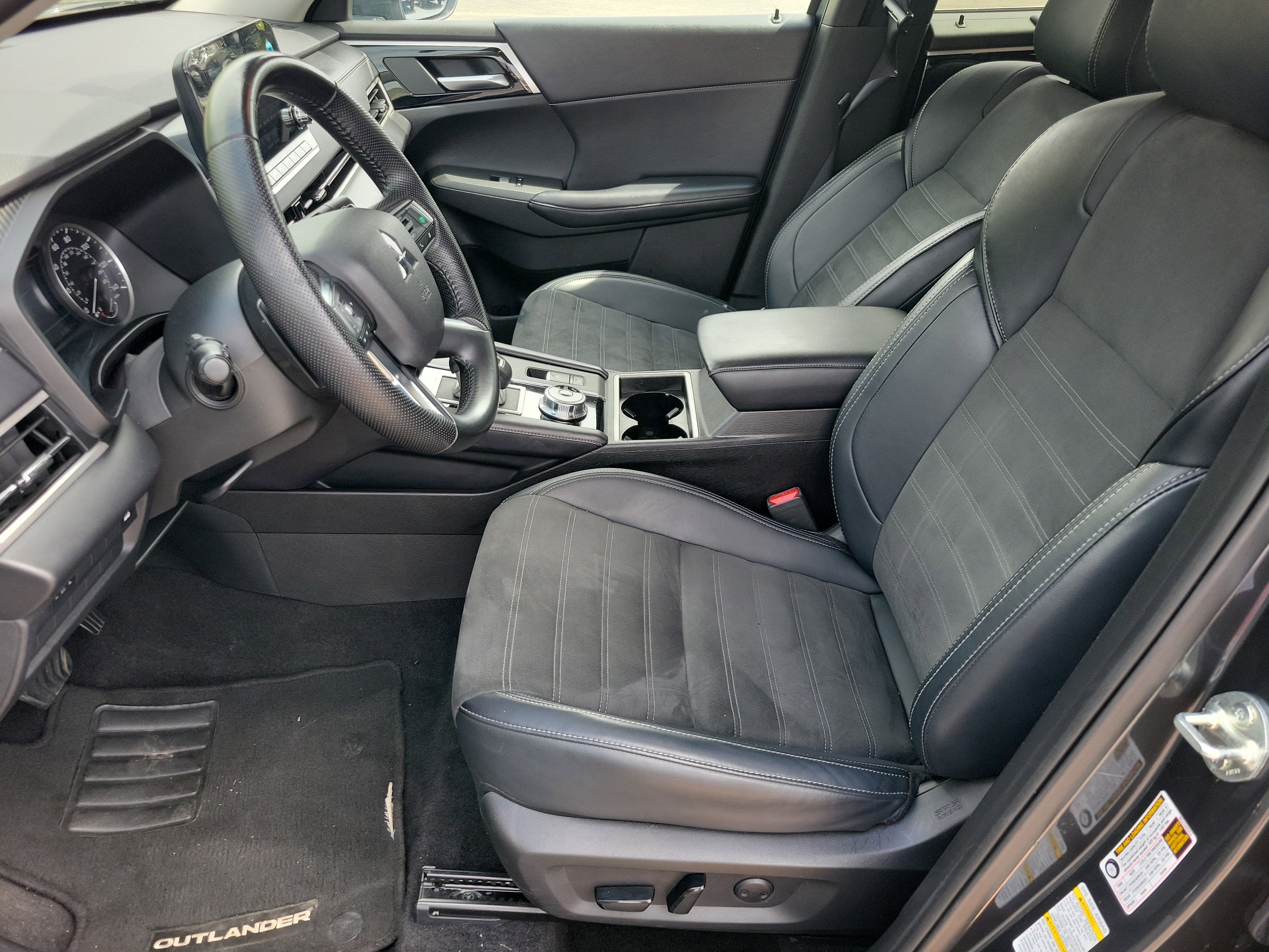 Used 2024 Mitsubishi Outlander SE image 4