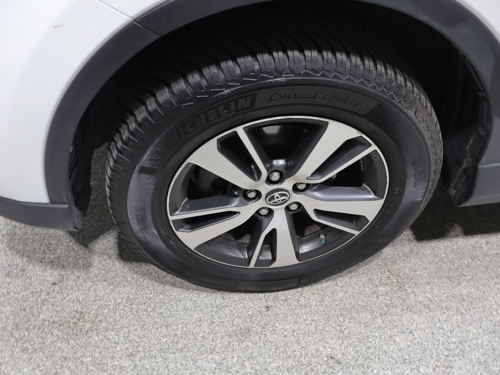 Used 2017 Toyota RAV4 XLE AWD/4WD image 9