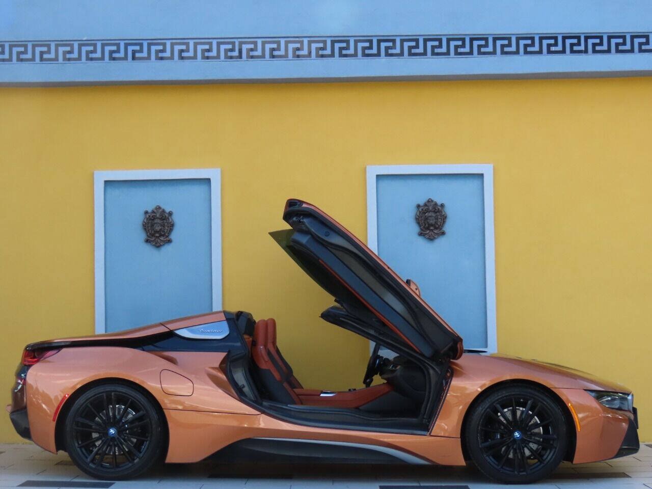 Used 2019 BMW i8 Roadster AWD/4WD image 2