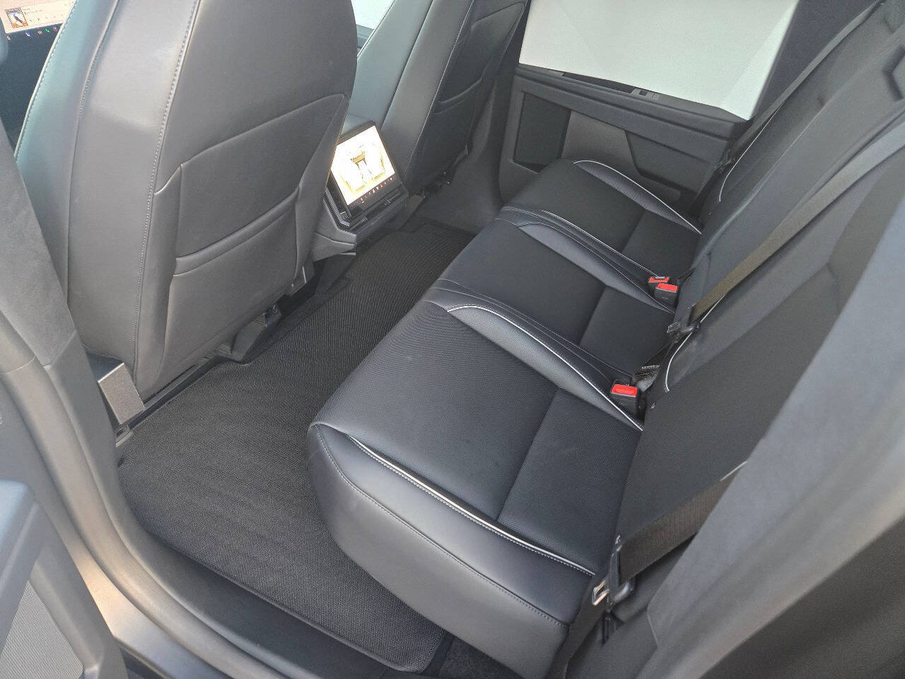 Used 2024 Tesla Cybertruck AWD Crew Cab image 22