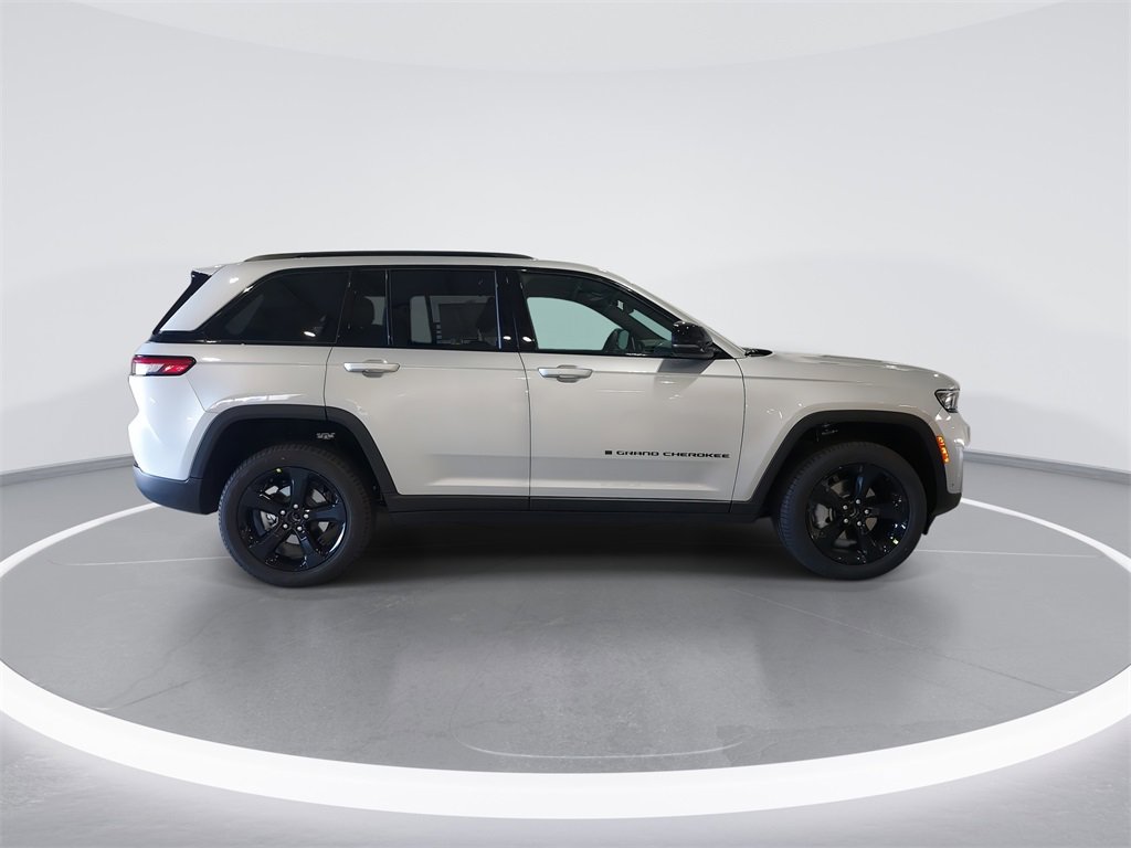 New 2025 Jeep Grand Cherokee Limited w/ Luxury Tech Group II image 9