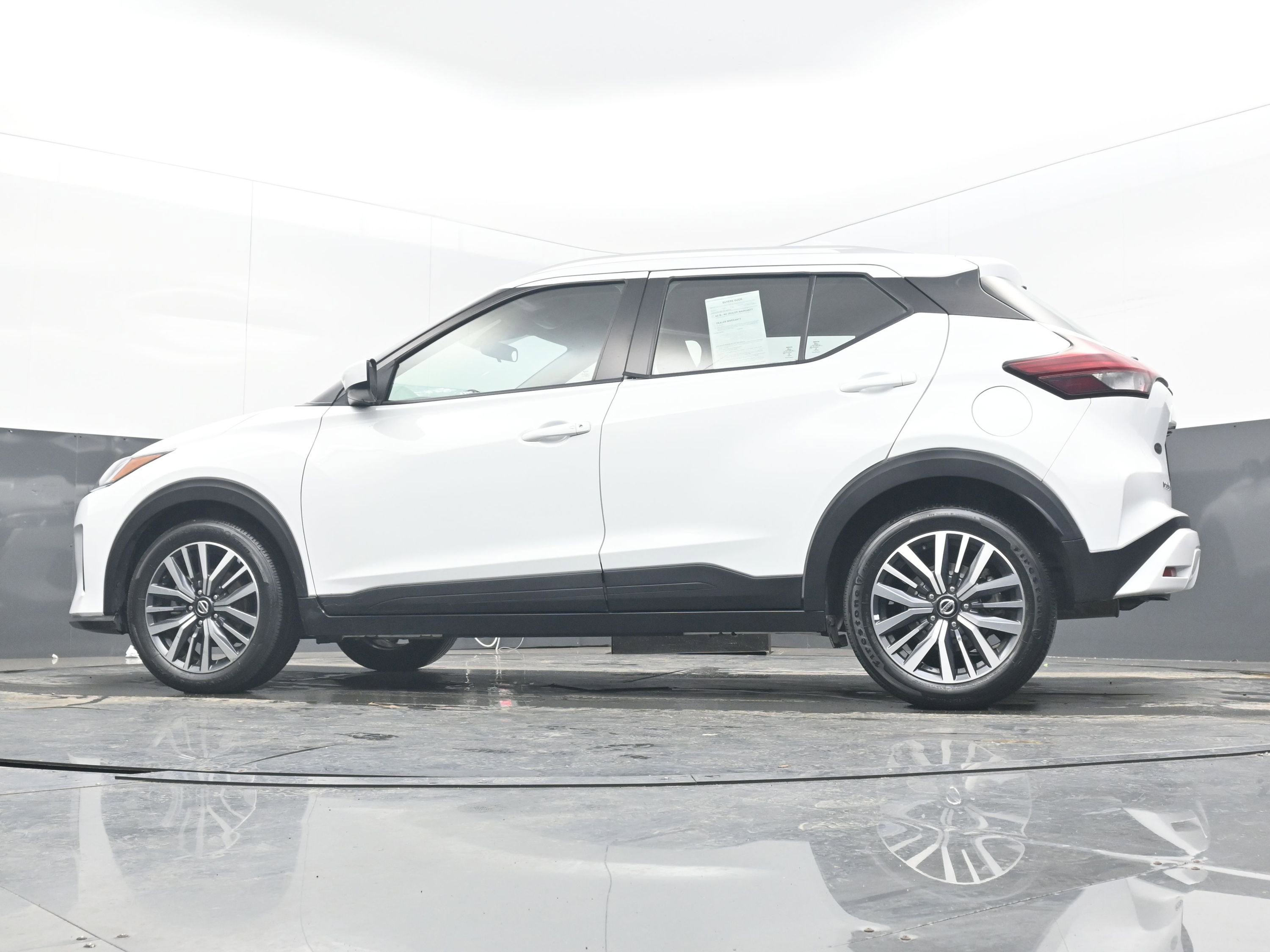 Certified 2021 Nissan Kicks SV image 22