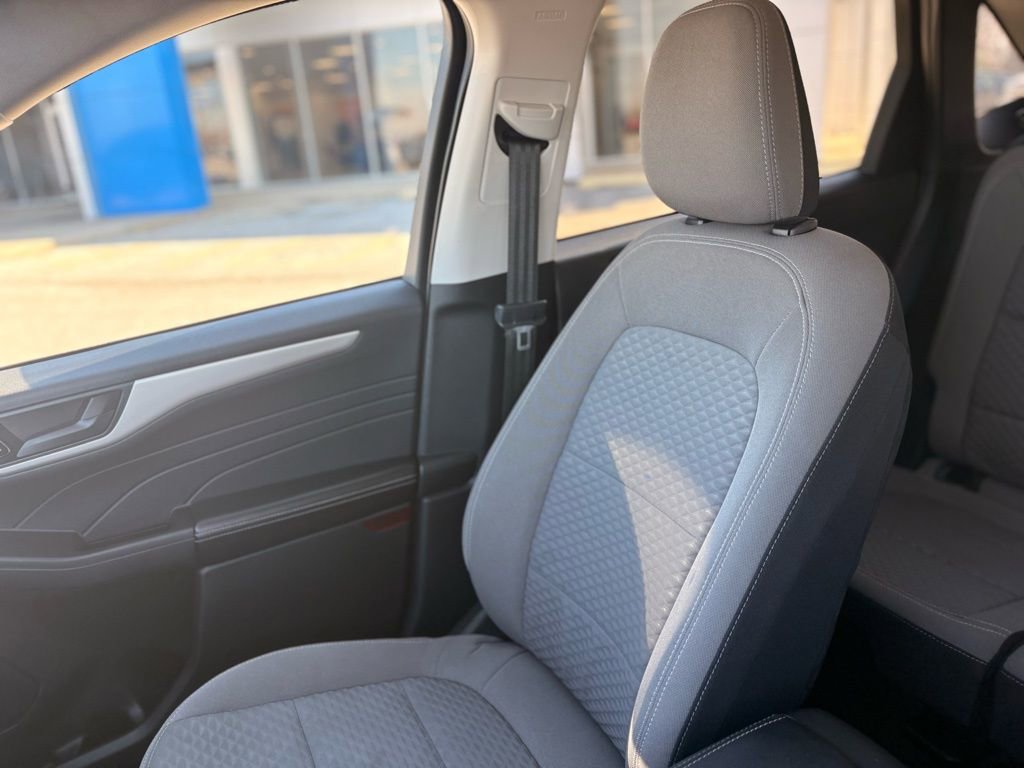 Used 2022 Ford Escape SE image 24