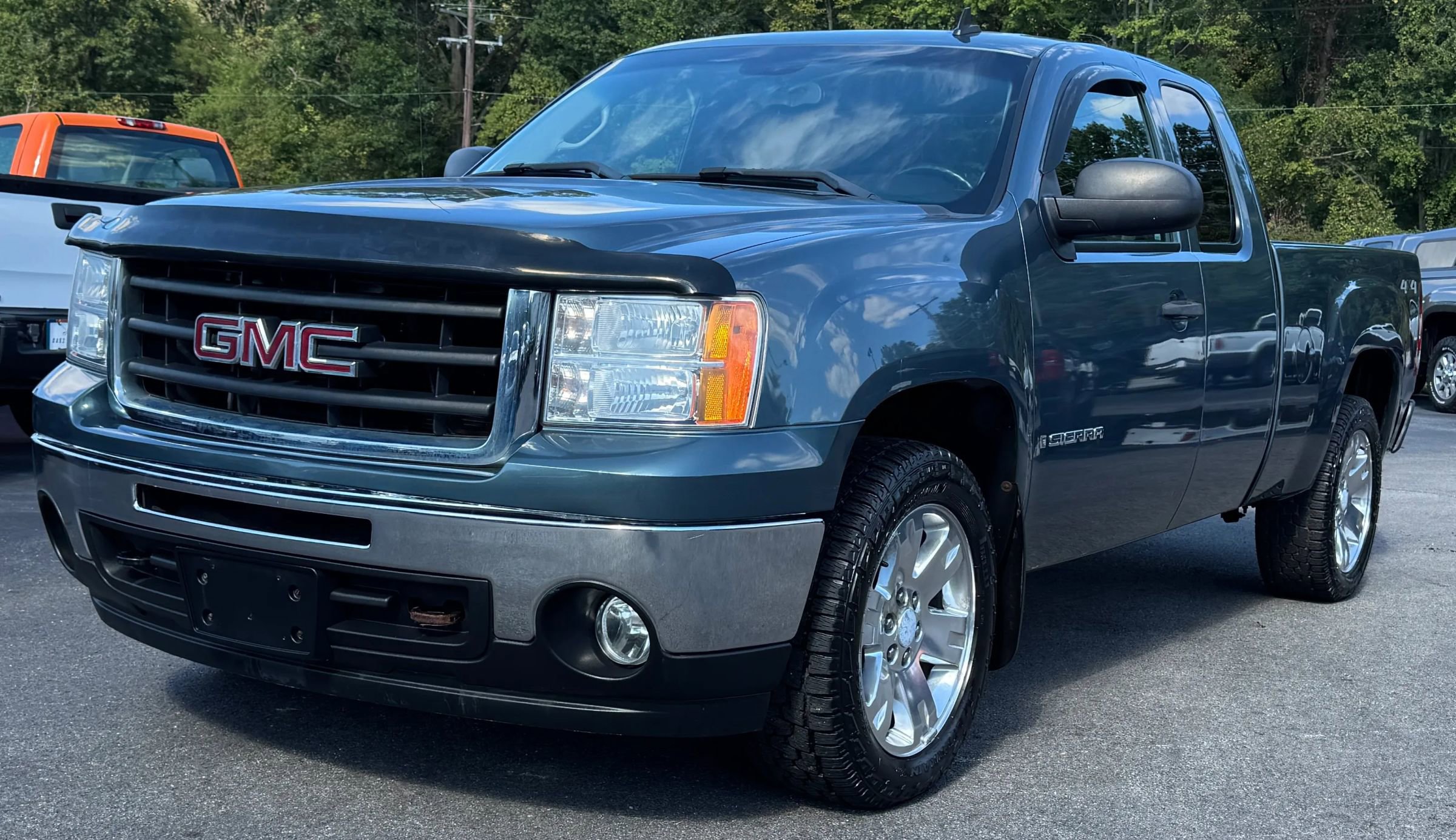 Used 2009 GMC Sierra 1500 SLE w/ Pro Grade Package AWD/4WD image 2