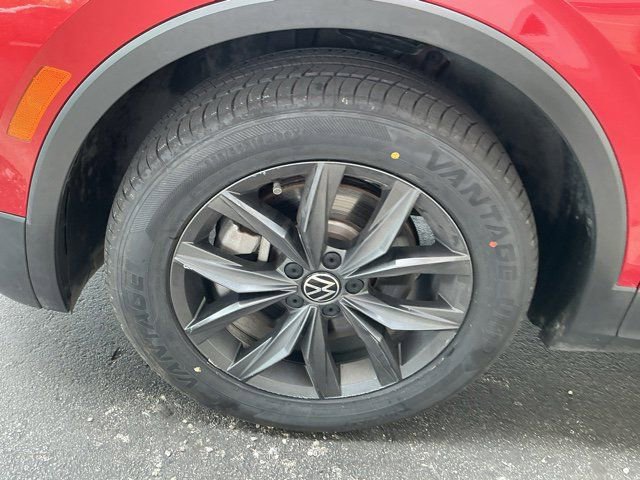 Used 2022 Volkswagen Tiguan SE AWD/4WD image 15