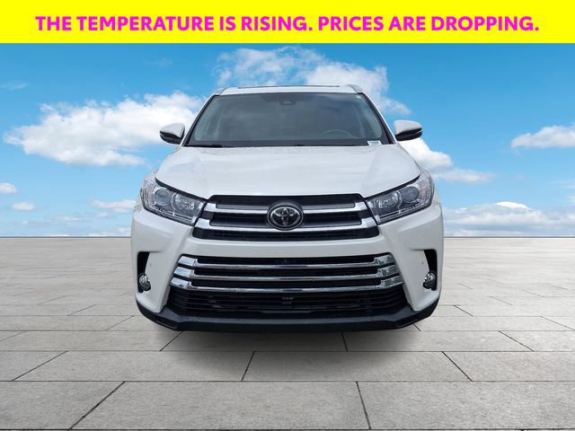 Used 2017 Toyota Highlander Limited Platinum FWD image 3