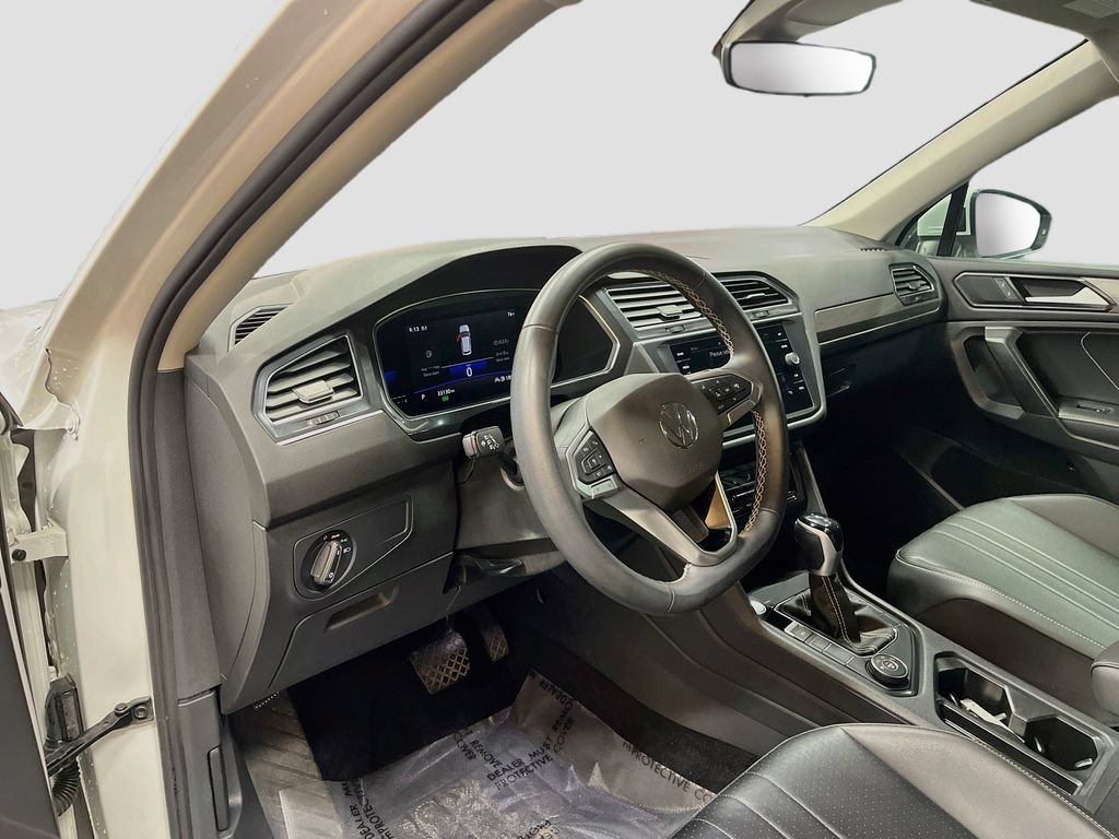 Used 2022 Volkswagen Tiguan SE AWD/4WD image 9
