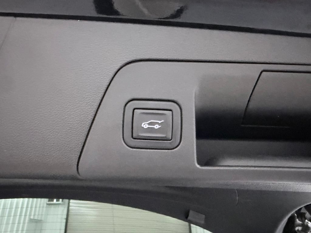 Used 2023 Buick Envision Essence w/ Sport Touring Package AWD/4WD image 35