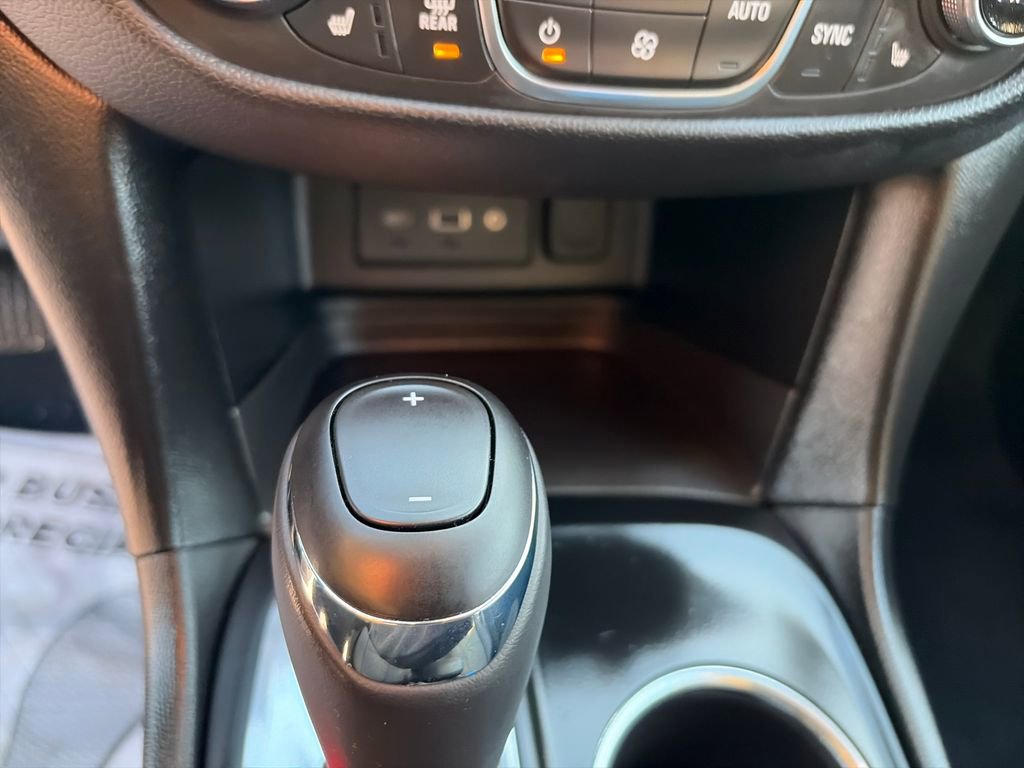 Used 2019 Chevrolet Equinox LT w/ Driver Convenience Package image 25