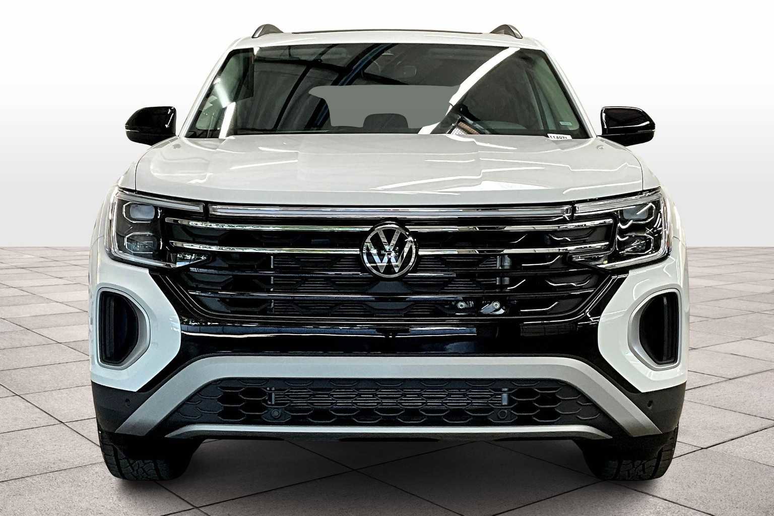 New 2025 Volkswagen Atlas Peak Edition SE image 5