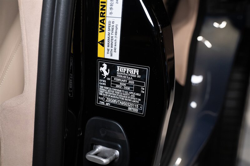 Used 2025 Ferrari Purosangue AWD/4WD image 35