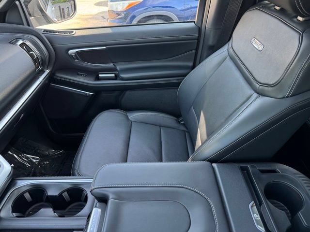 Certified 2025 Ford Expedition Max Platinum w/ Stealth Performance Package AWD/4WD image 32