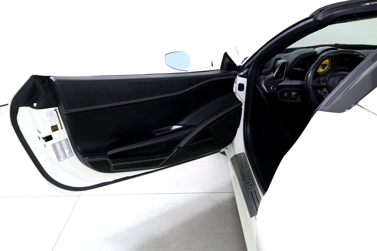 Used 2014 Ferrari 458 Spider RWD image 11