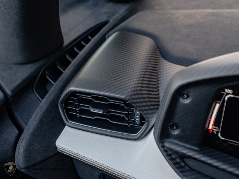 Used 2025 Lamborghini Revuelto image 18
