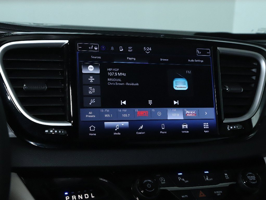 Used 2024 Chrysler Pacifica Touring-L image 25