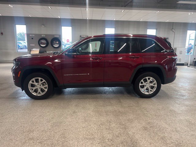 Used 2023 Jeep Grand Cherokee Limited w/ Luxury Tech Group II AWD/4WD image 8
