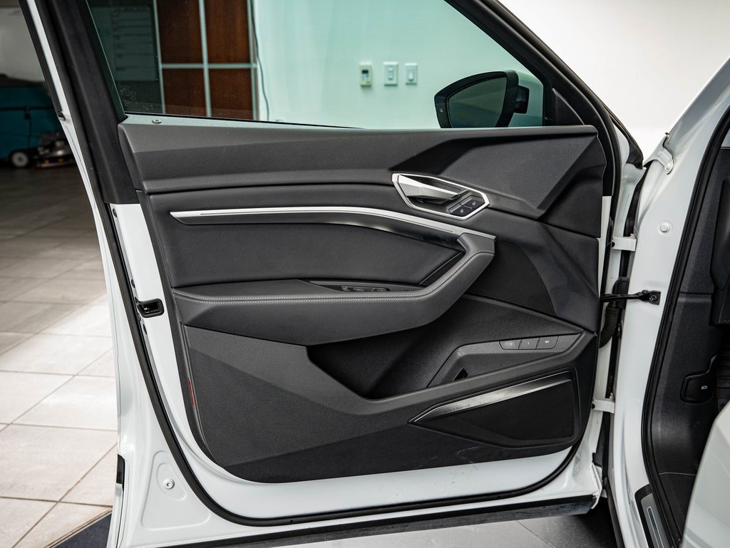 Used 2021 Audi e-tron Premium Plus w/ Premium Plus Package image 19