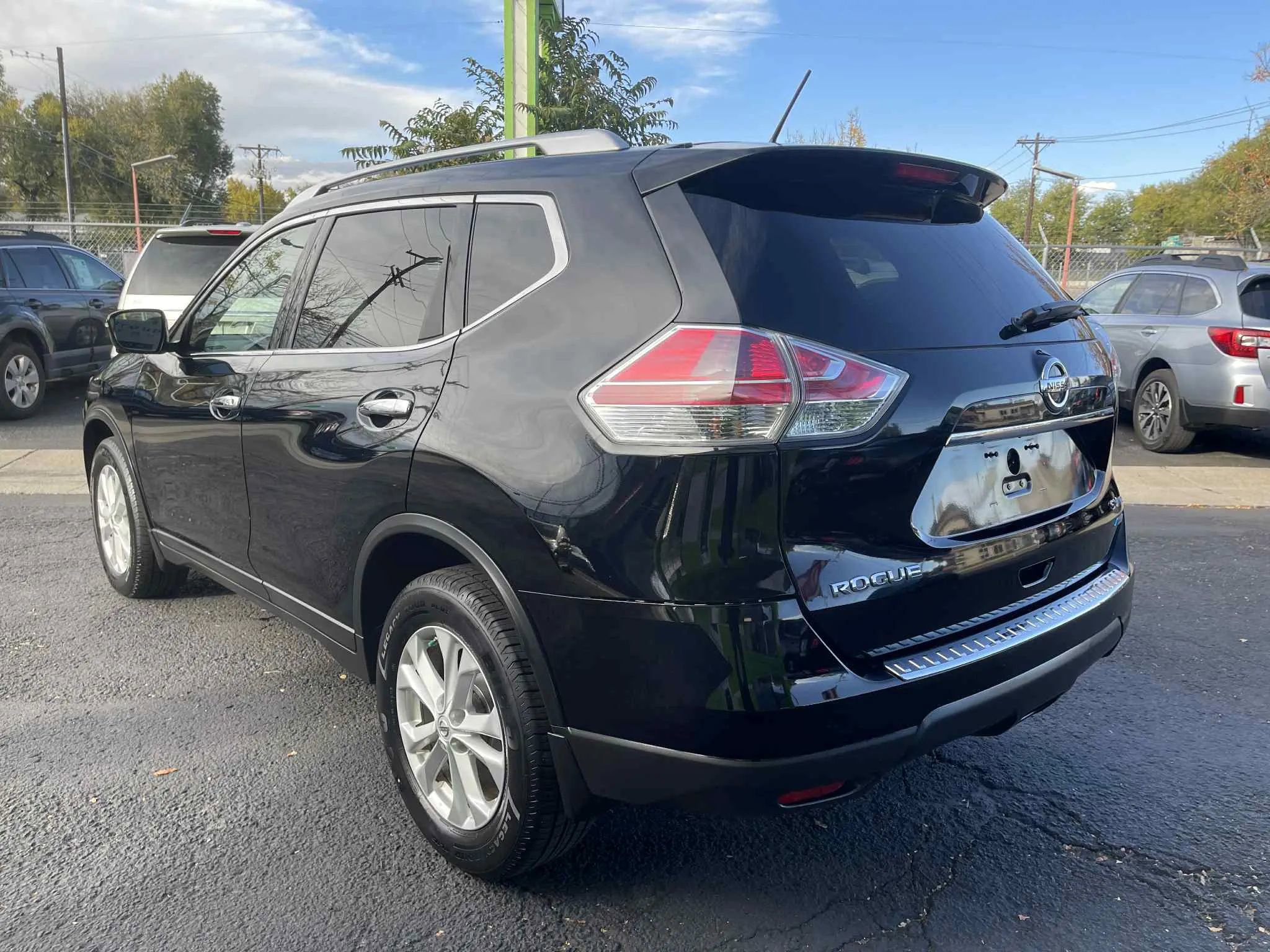 Used 2015 Nissan Rogue SV w/ SV Premium Package image 5