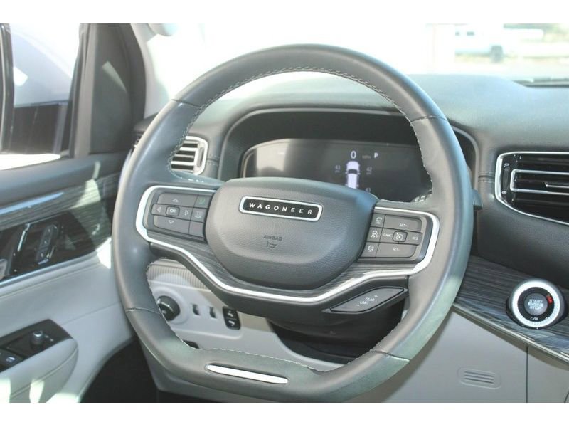 Used 2022 Jeep Wagoneer Series III w/ Premium Group I image 16