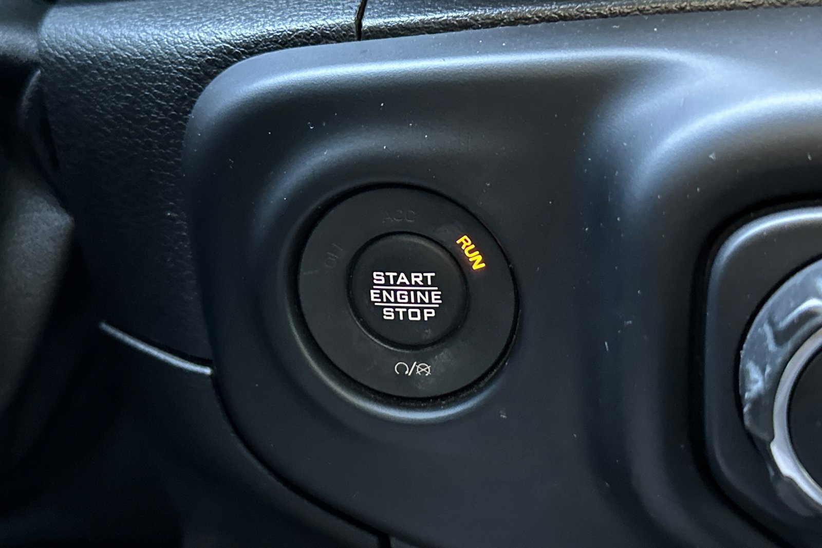 Used 2020 Jeep Wrangler Unlimited Sahara AWD/4WD image 19