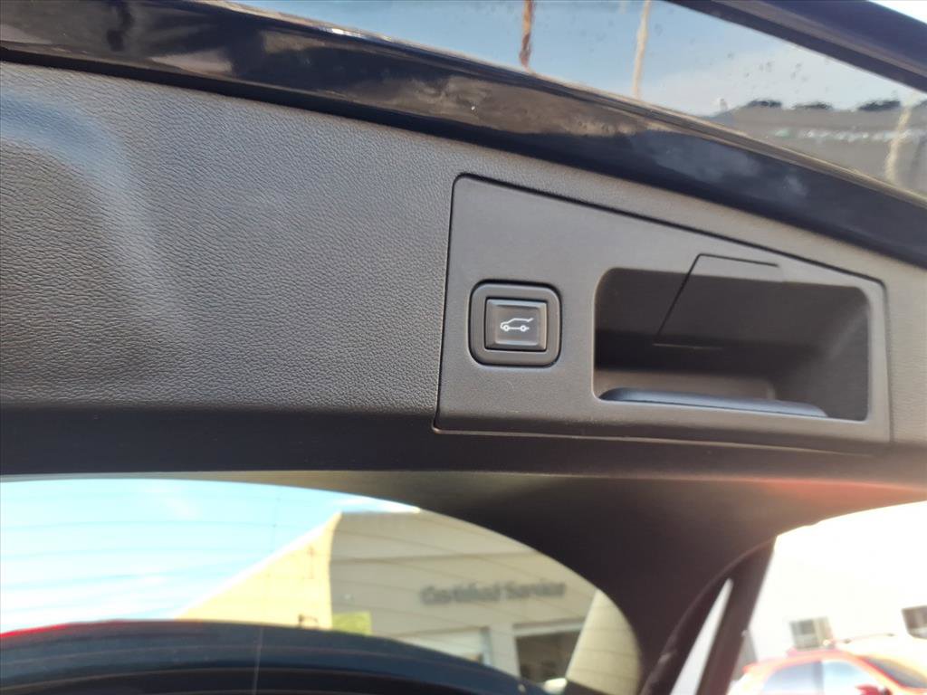 Certified 2023 Cadillac XT4 Premium Luxury image 15