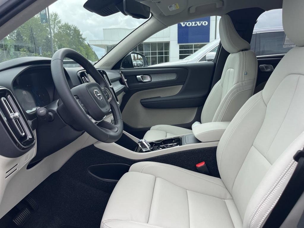 New 2026 Volvo XC40 B5 Plus w/ Protection Package Premier AWD/4WD image 4