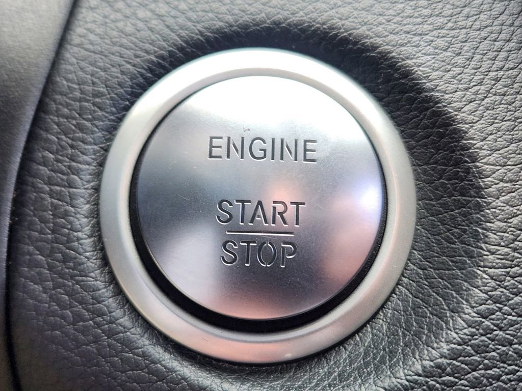 Used 2017 Mercedes-Benz GLC 300 4MATIC image 28