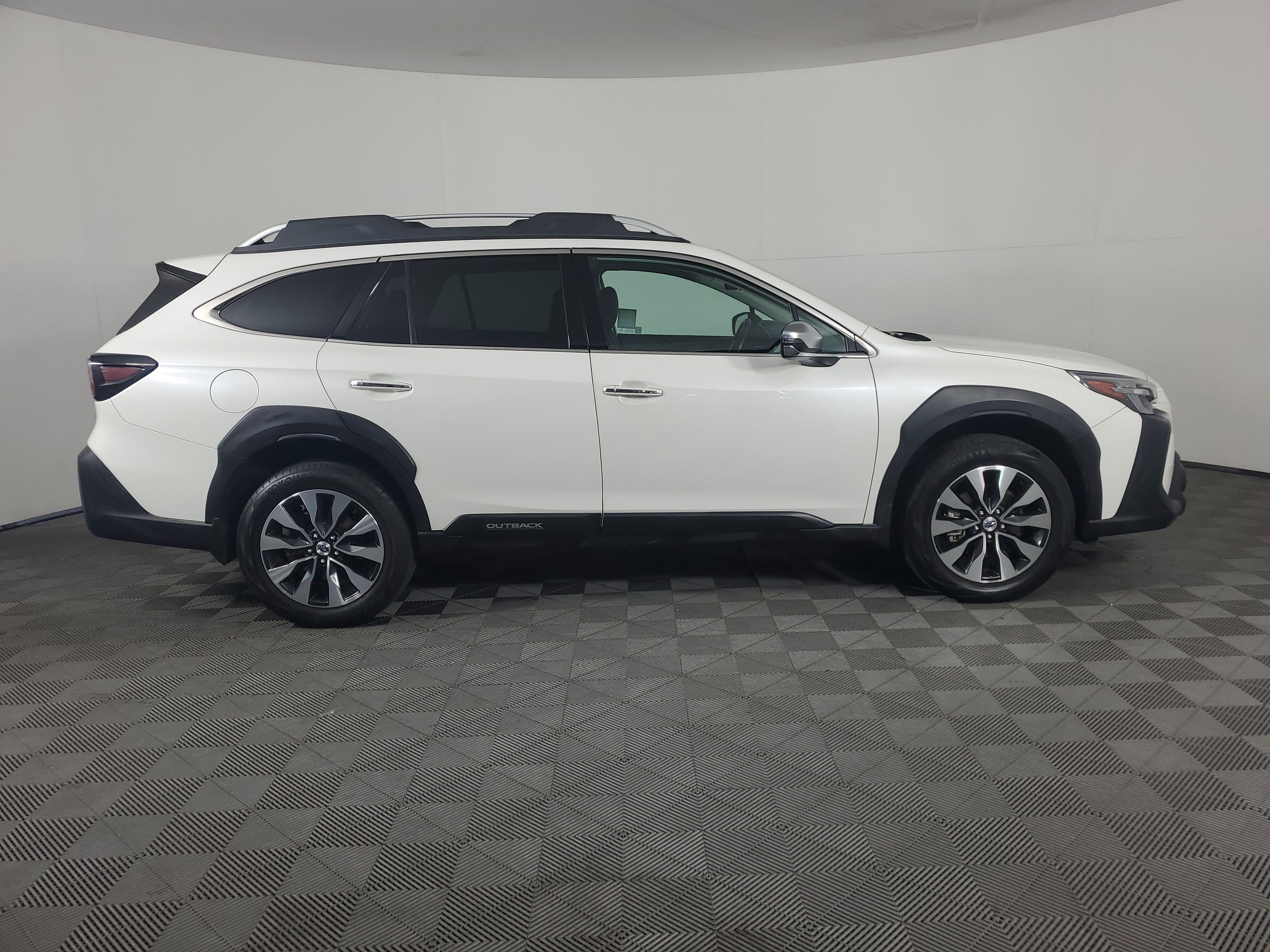 Used 2023 Subaru Outback Touring w/ Tech Package 2 image 3