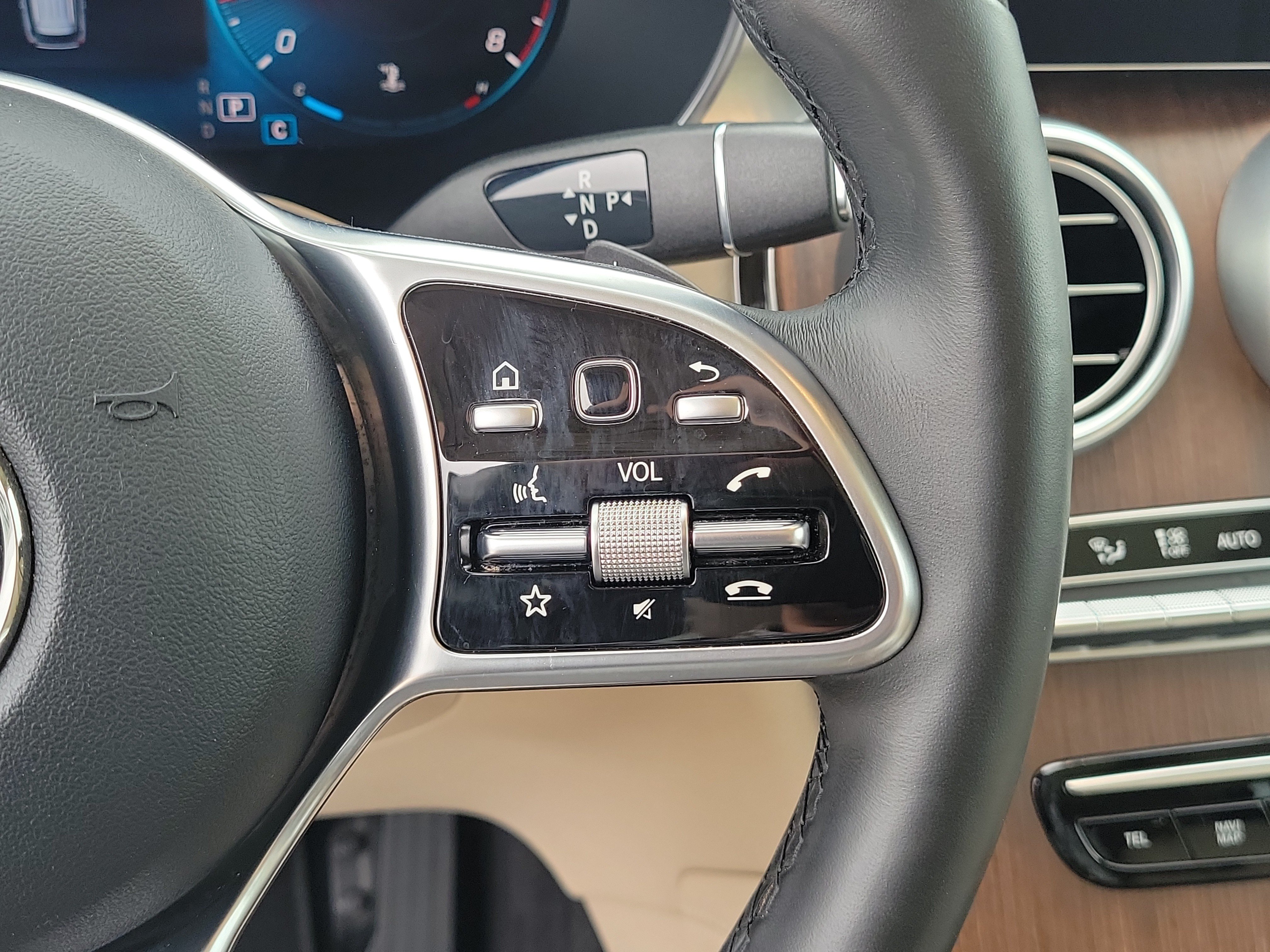 Used 2021 Mercedes-Benz GLC 300 4MATIC image 24